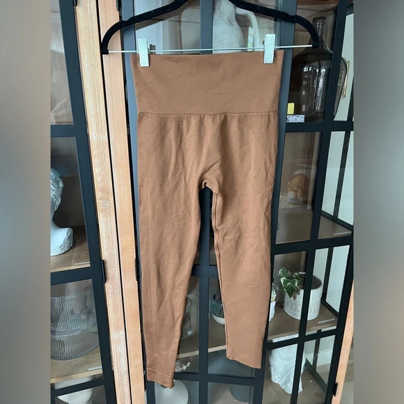 SET ACTIVE seamless ribbed leggings sportbody nude caramel dugout high rise tan - Picture 5 of 8